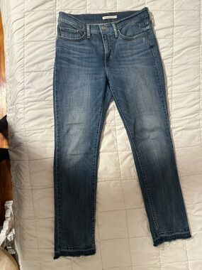 Women’s Levi’s 314 Shaping Straight Jeans W30 L32 Discontinued Raw Hem NWOT